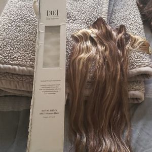 Light brown/blond clip extensions